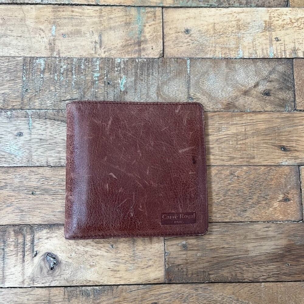 Carré Royal Bifold Wallet Genuine Leather Distressed Texture Embossed Logo